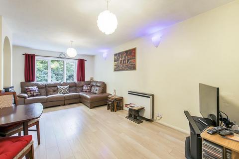 2 bedroom flat for sale, Kingfisher Way, London, NW10