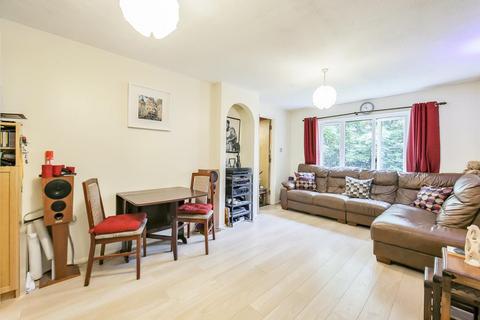 2 bedroom flat for sale, Kingfisher Way, London, NW10