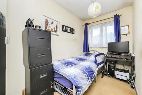 2 bedroom flat for sale, Kingfisher Way, London, NW10