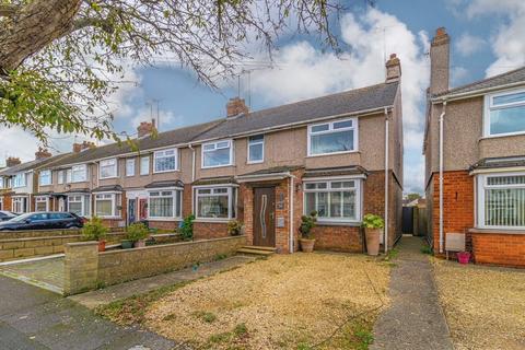 3 bedroom end of terrace house to rent, Wiltshire Avenue, Wiltshire SN2