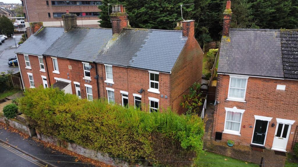 Bergholt Road, Colchester 2 bed end of terrace house - £1,150 pcm (£265 pw)