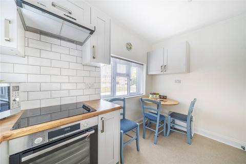 4, Hazelwood Court South Bank, Surbiton, KT6 6DE