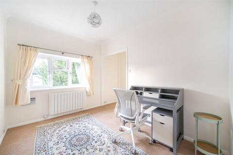4, Hazelwood Court South Bank, Surbiton, KT6 6DE