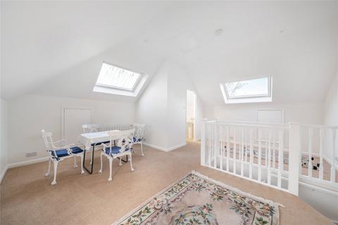 4, Hazelwood Court South Bank, Surbiton, KT6 6DE