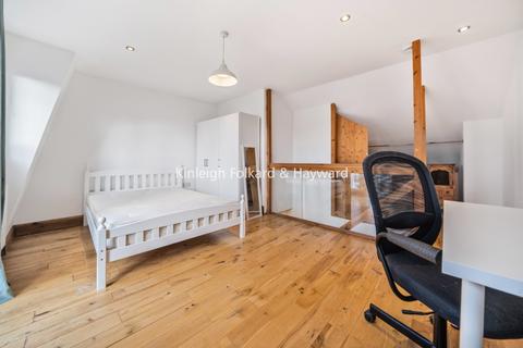 4 bedroom house to rent, Blackshaw Road London SW17