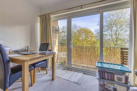 2 bedroom flat for sale, Flat 10 Essex Court, Essex Drive, Taunton