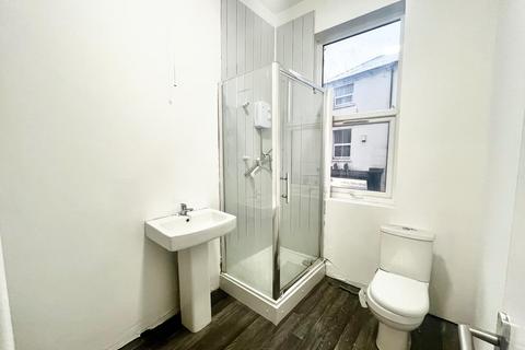 2 bedroom house to rent, Birmingham Road, Oldbury B69