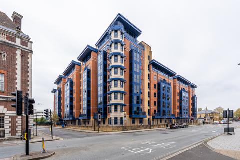 2 bedroom flat for sale, Canute Road, Southampton SO14