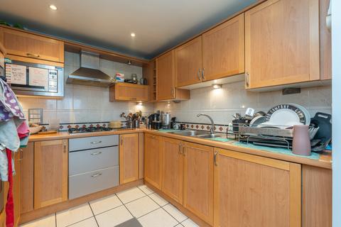 2 bedroom flat for sale, Canute Road, Southampton SO14