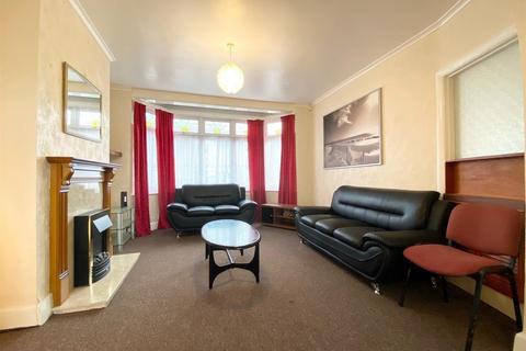 3 bedroom terraced house to rent, Stoneleigh Crescent, Bristol