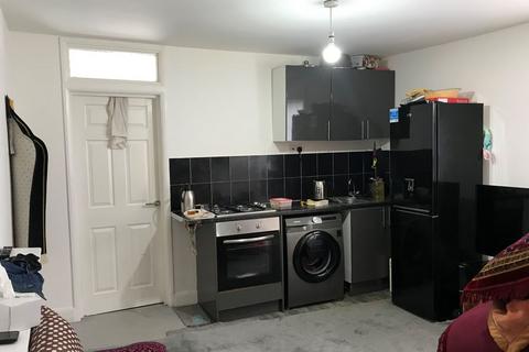 1 bedroom flat for sale, Flat 4, 166 York Road, Southend-on-Sea, Essex, SS1 2DZ