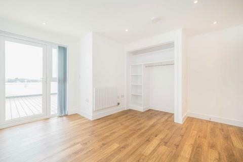 2 bedroom flat to rent, Greenview Drive, Raynes Park SW20