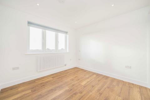 2 bedroom flat to rent, Greenview Drive, Raynes Park SW20