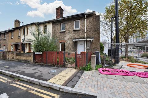 3 bedroom end of terrace house for sale, Mill Road, London E16