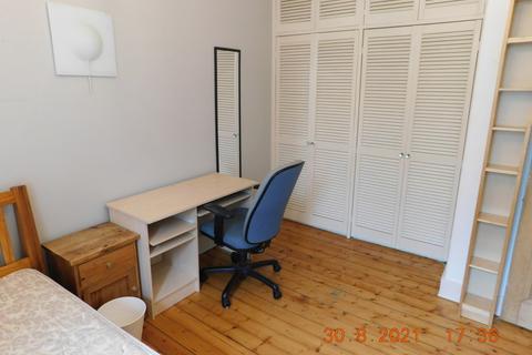 1 bedroom flat to rent, 15, Gibson Terrace, Edinburgh, EH11 1AT