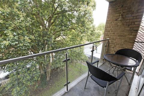 2 bedroom flat to rent, Clifton Court, Cherrywood Drive, Putney