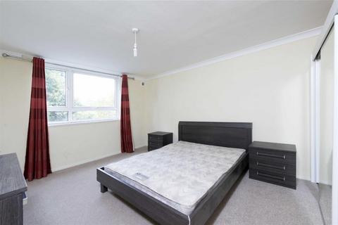 2 bedroom flat to rent, Clifton Court, Cherrywood Drive, Putney