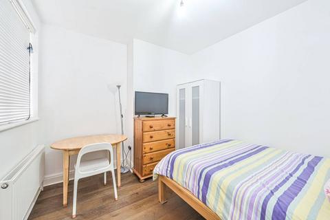 2 bedroom flat to rent, Finchley Road, Hampstead, London, NW3