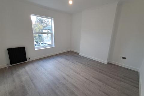 1 bedroom flat to rent, Aldenham Road, Bushey WD23