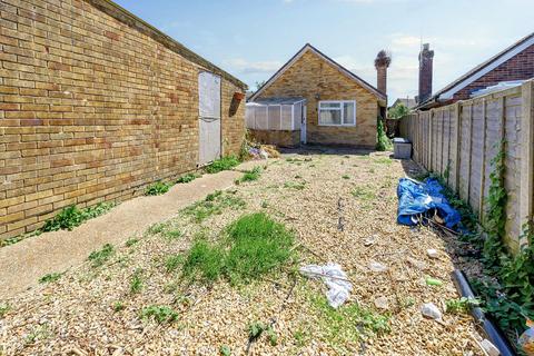 2 bedroom bungalow for sale, Horsham Road, Littlehampton BN17