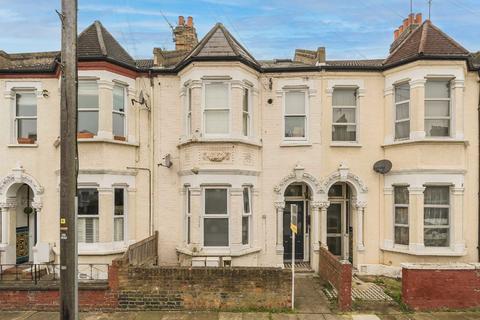 3 bedroom flat for sale, Blakemore Road, London SW16