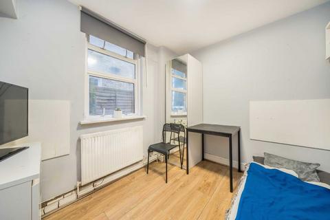 3 bedroom flat for sale, Blakemore Road, London SW16