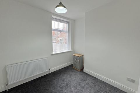 2 bedroom flat to rent, Grosvenor Road, Manchester, M16 8JP