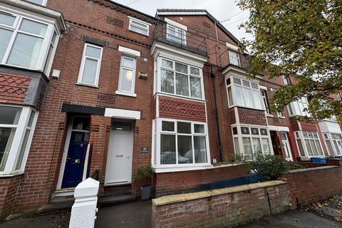 2 bedroom flat to rent, Grosvenor Road, Manchester, M16 8JP