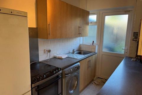 3 bedroom terraced house to rent, Empire Road, Perivale, UB6