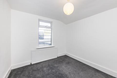 3 bedroom flat to rent, Morning Lane, London E9