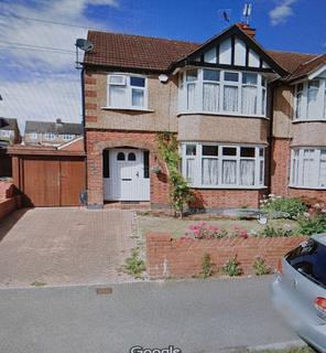 3 bedroom terraced house to rent, Cranleigh Gardens, Luton LU3