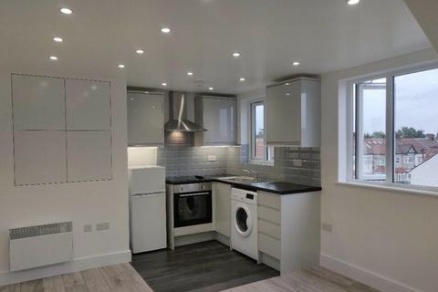 1 bedroom flat to rent, Cranbrook Road, Ilford IG2