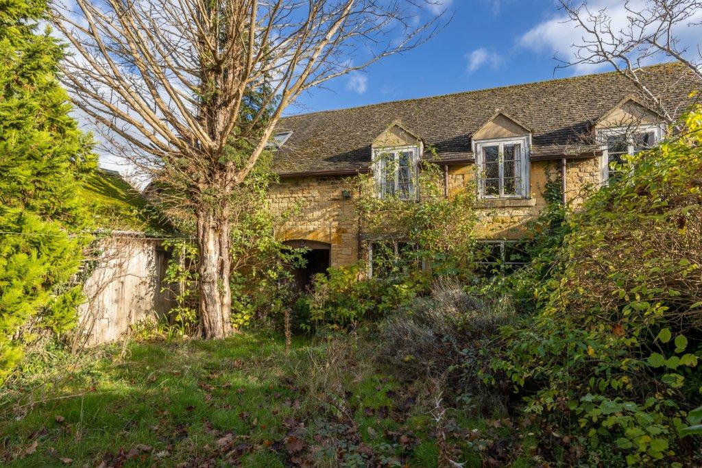 Garden & Outbuilding