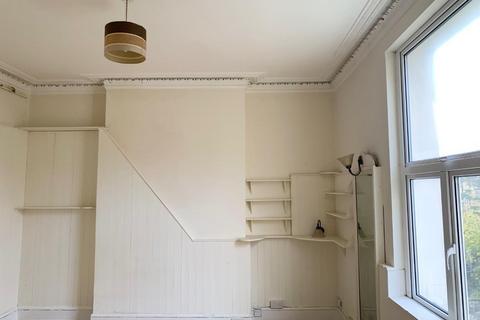 Studio to rent, Tisbury Road, Hove BN3