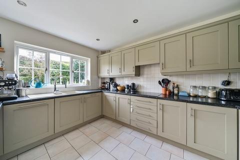 4 bedroom detached house to rent, The Hall Way, Littleton, SO22