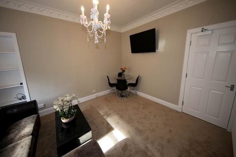 2 bedroom flat to rent, Park Avenue, Dundee,