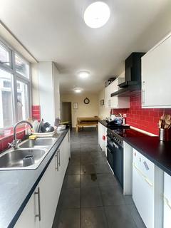 1 bedroom in a house share to rent, Hedge Lane, N13