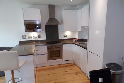 3 bedroom flat to rent, St. Vincent Court, London, E16