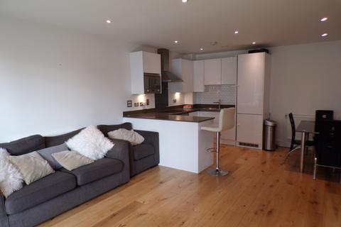 3 bedroom flat to rent, St. Vincent Court, London, E16