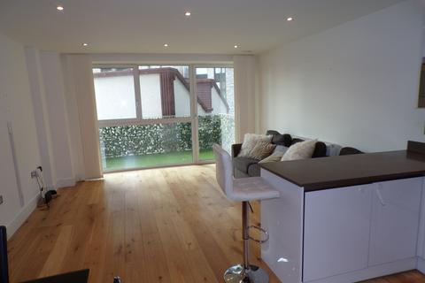 3 bedroom flat to rent, St. Vincent Court, London, E16