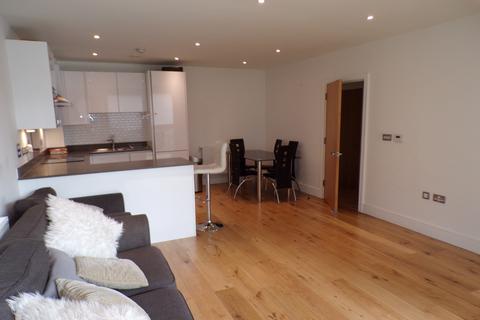 3 bedroom flat to rent, St. Vincent Court, London, E16