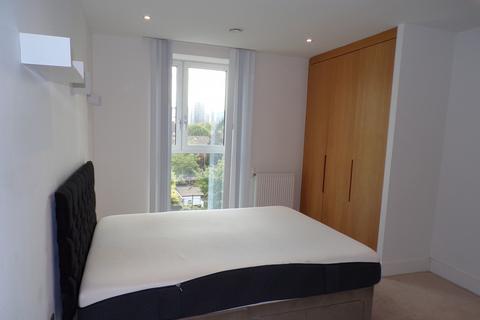 3 bedroom flat to rent, St. Vincent Court, London, E16