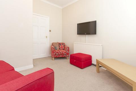 3 bedroom flat to rent, Rosemount Place, Aberdeen AB25