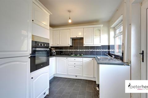 2 bedroom semi-detached house to rent, Clovelly Road, Hylton Castle, Sunderland