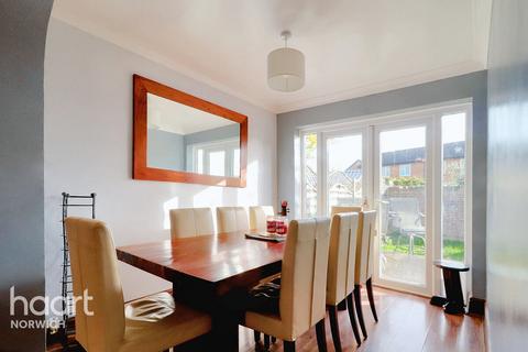 3 bedroom terraced house for sale, St Pauls Close, Norwich