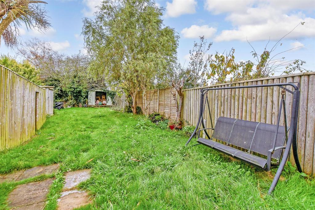 Springett Way, Coxheath, Maidstone, Kent 3 bed semi-detached house - £ ...