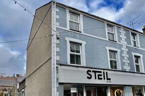 3 bedroom flat to rent, High Street, Pwllheli