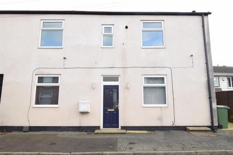 3 bedroom townhouse to rent, Victoria Street, Wakefield WF4