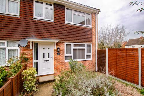 3 bedroom semi-detached house to rent, Northwood Drive, Newbury RG14