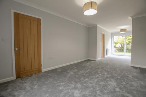 3 bedroom semi-detached house to rent, Northwood Drive, Newbury RG14